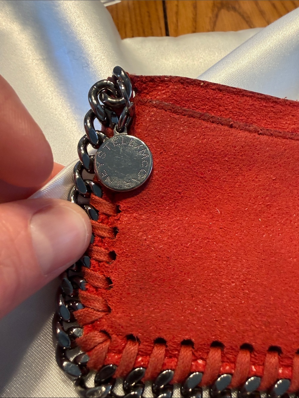 Stella McCartney Red Suede Falabella Card Case with Chain Trim - Picture 2 of 9